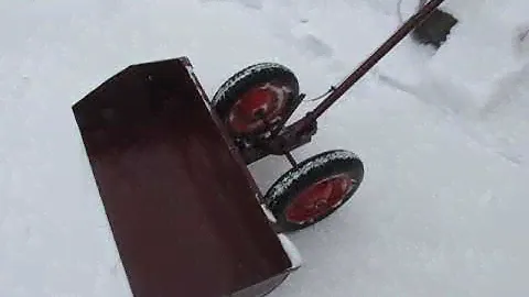 Лопата на колесах для уборки снега